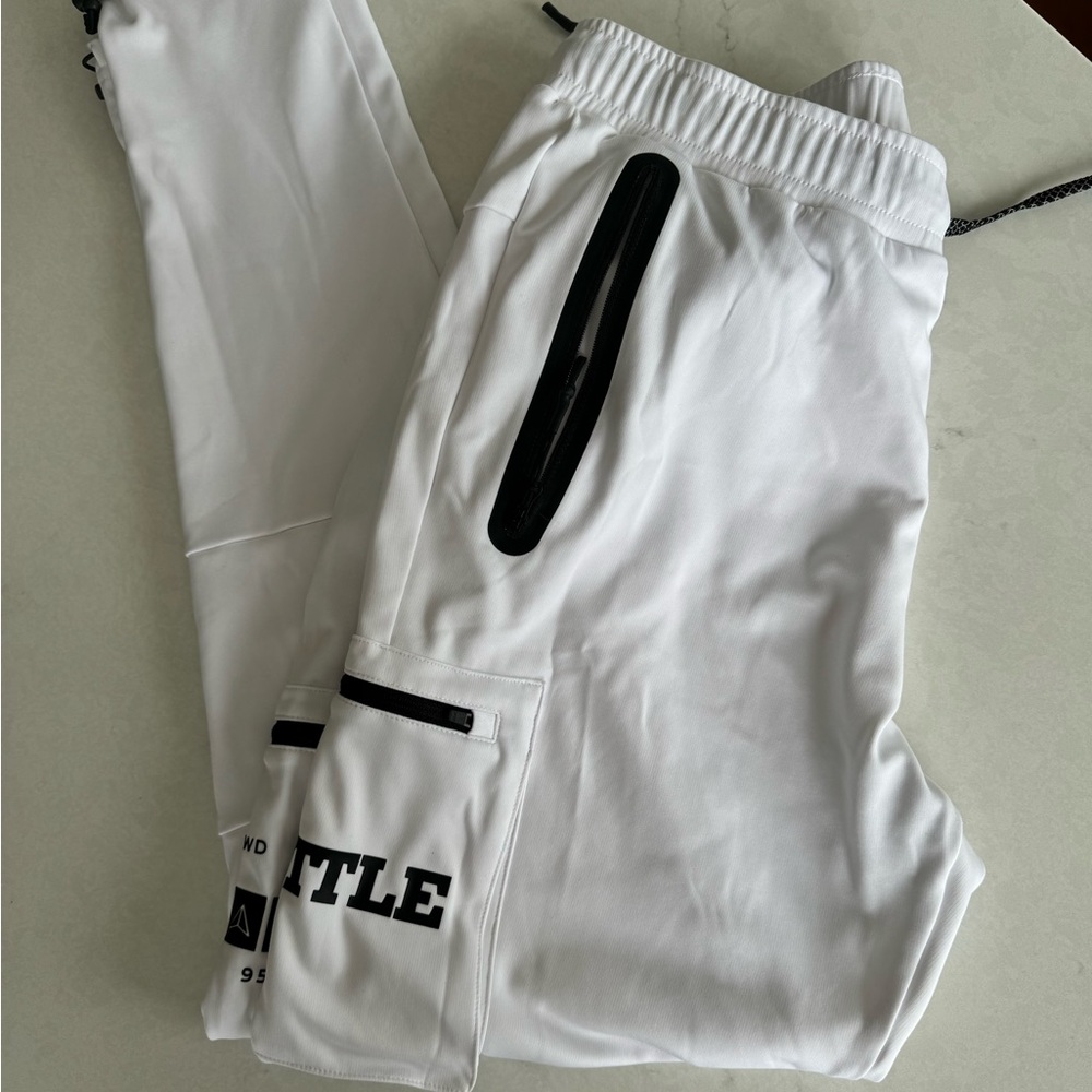 Men’s large Battle light action cargo joggers